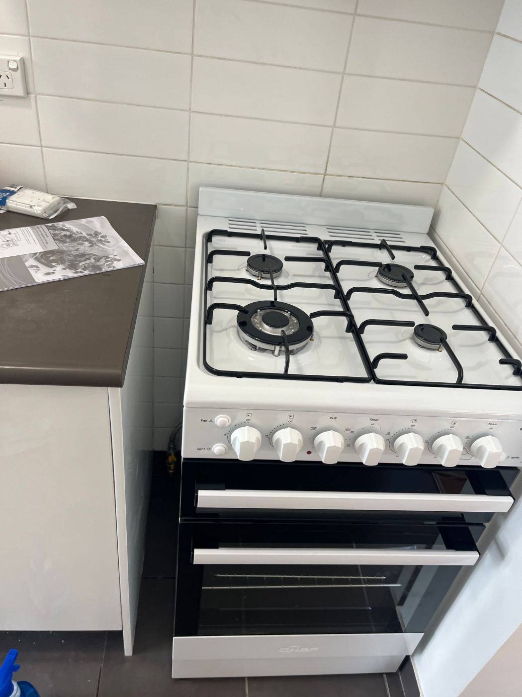 Gas cooktop connected and tested in a kitchen